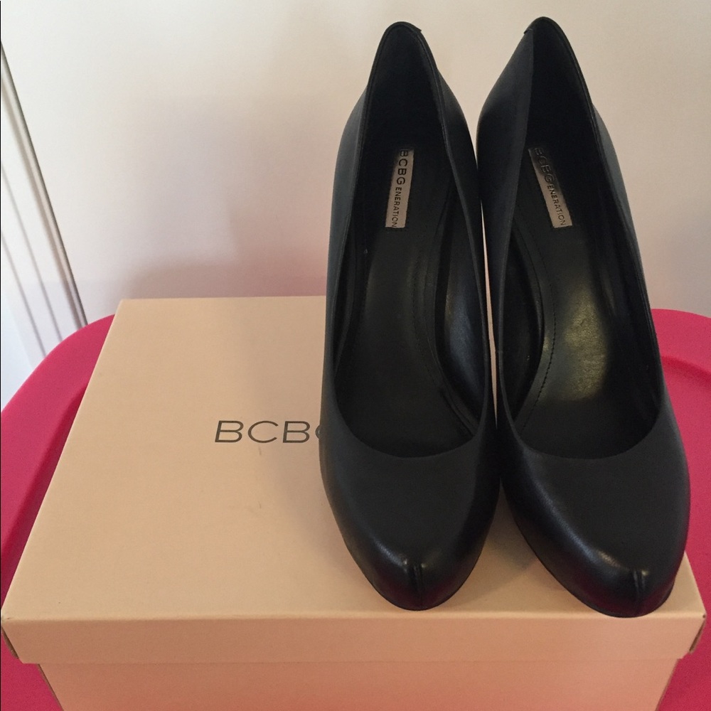 BCBGeneration Black Pumps